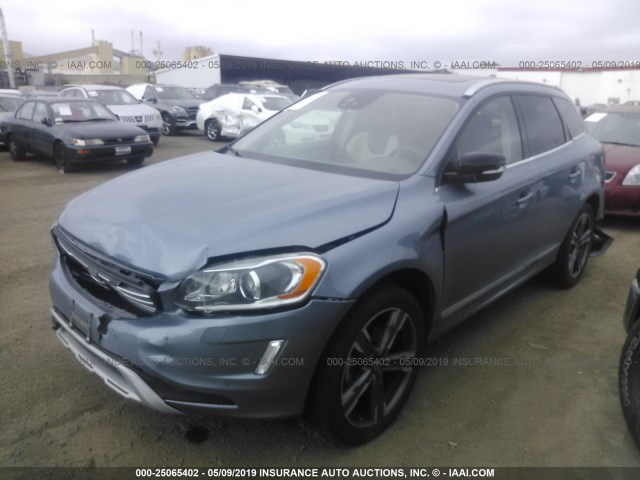 YV449MRR6H2088324 - 2017 VOLVO XC60 T6/DYNAMIC BLUE photo 2