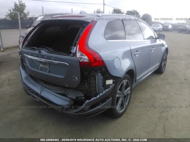 YV449MRR6H2088324 - 2017 VOLVO XC60 T6/DYNAMIC BLUE photo 4