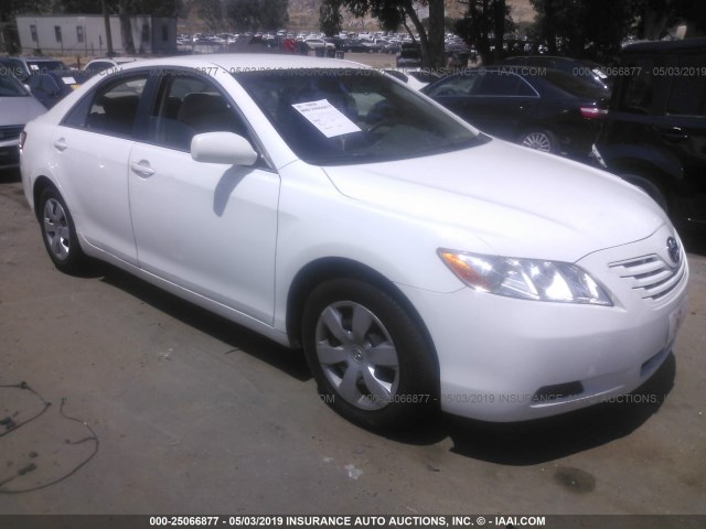 4T1BE46KX7U685875 - 2007 TOYOTA CAMRY NEW GENERAT CE/LE/XLE/SE WHITE photo 1