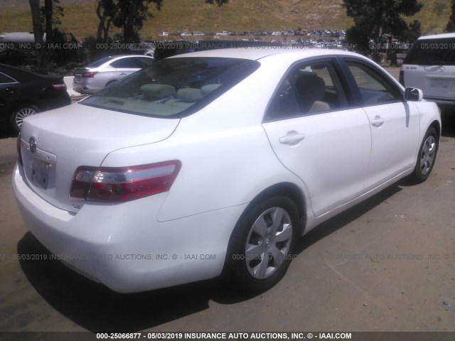 4T1BE46KX7U685875 - 2007 TOYOTA CAMRY NEW GENERAT CE/LE/XLE/SE WHITE photo 4