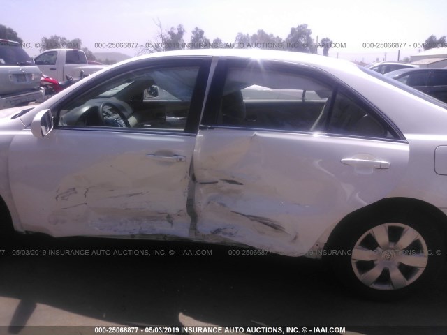 4T1BE46KX7U685875 - 2007 TOYOTA CAMRY NEW GENERAT CE/LE/XLE/SE WHITE photo 6
