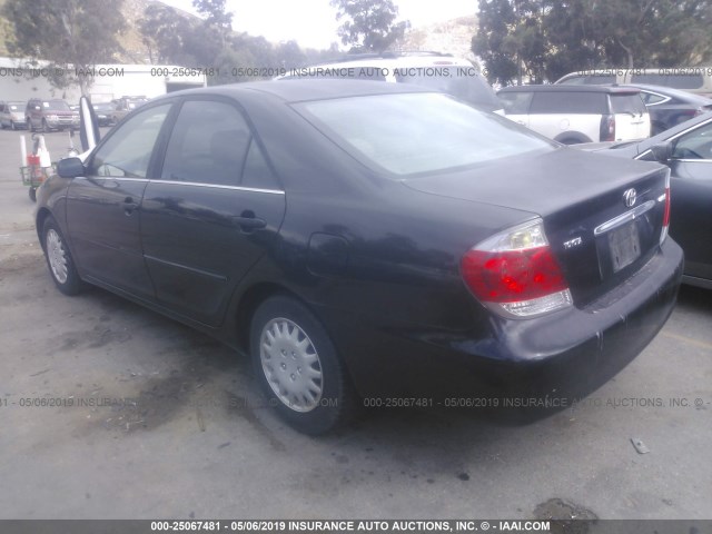 JTDBE32K053025447 - 2005 TOYOTA CAMRY LE/XLE/SE BLACK photo 3