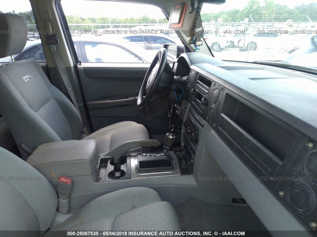 1J8HH48K96C353071 - 2006 JEEP COMMANDER BLACK photo 5