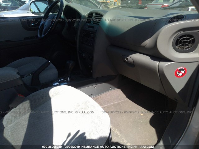 KM8SC73E35U019668 - 2005 HYUNDAI SANTA FE GLS/LX 银色 照片 5