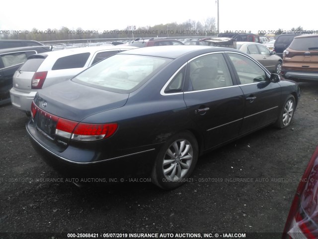 KMHFC46F26A058369 - 2006 HYUNDAI AZERA SE/LIMITED BLUE photo 4