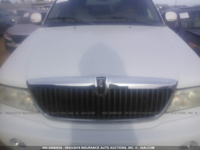 5LMFU28R21LJ25927 - 2001 LINCOLN NAVIGATOR 白色 照片 6