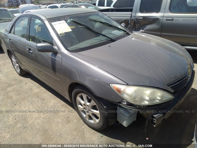 4T1BE30K55U640875 - 2005 TOYOTA CAMRY LE/XLE/SE GRAY photo 1