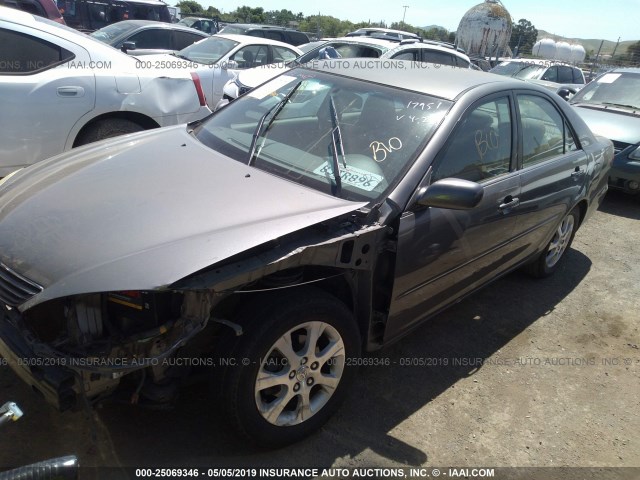 4T1BE30K55U640875 - 2005 TOYOTA CAMRY LE/XLE/SE GRAY photo 2