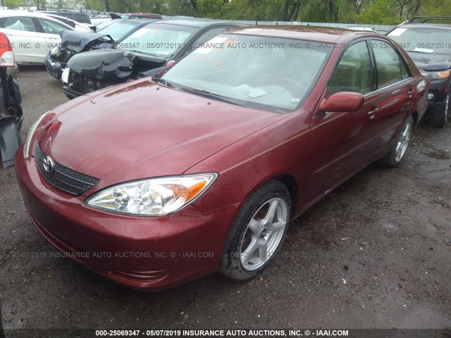 4T1BE32K42U056427 - 2002 TOYOTA CAMRY LE/XLE/SE RED photo 2