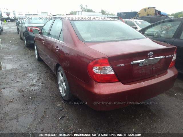 4T1BE32K42U056427 - 2002 TOYOTA CAMRY LE/XLE/SE RED photo 3