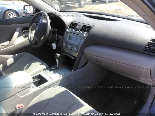 4T4BE46K58R029834 - 2008 TOYOTA CAMRY CE/LE/XLE/SE GRAY photo 5