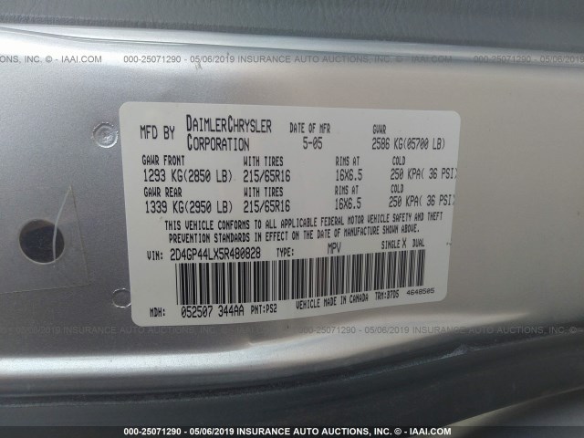 2D4GP44LX5R480828 - 2005 DODGE GRAND CARAVAN SXT SILVER photo 9