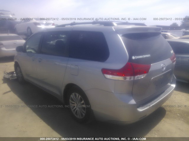 5TDYK3DC0DS397327 - 2013 TOYOTA SIENNA XLE/LIMITED GRAY photo 3