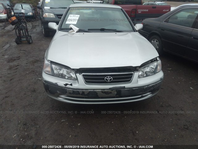 4T1BG22K71U068770 - 2001 TOYOTA CAMRY CE/LE/XLE ვერცხლისფერი ფოტო 6