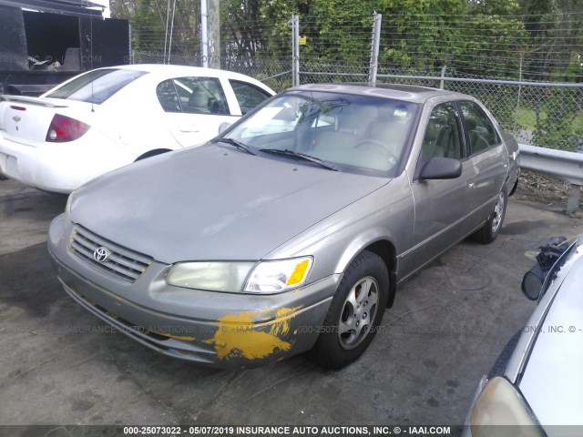 4T1BG22K4VU026028 - 1997 TOYOTA CAMRY CE/LE/XLE BEIGE photo 2