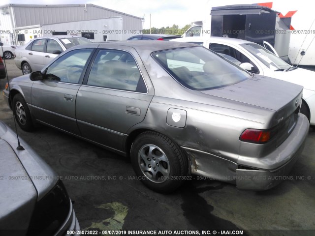 4T1BG22K4VU026028 - 1997 TOYOTA CAMRY CE/LE/XLE BEIGE photo 3