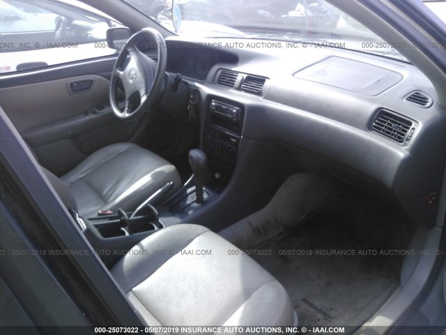 4T1BG22K4VU026028 - 1997 TOYOTA CAMRY CE/LE/XLE BEIGE photo 5