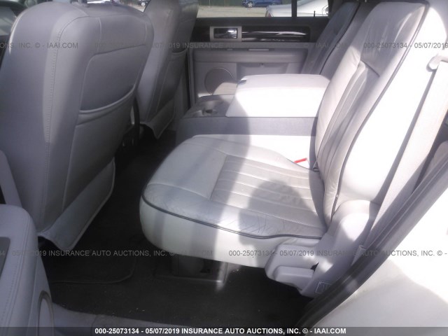 5LMFU28546LJ25531 - 2006 LINCOLN NAVIGATOR 奶油色 照片 8
