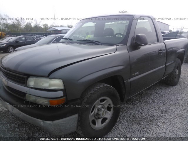 1GCEC14W42Z204266 - 2002 CHEVROLET SILVERADO C1500 GRAY photo 2