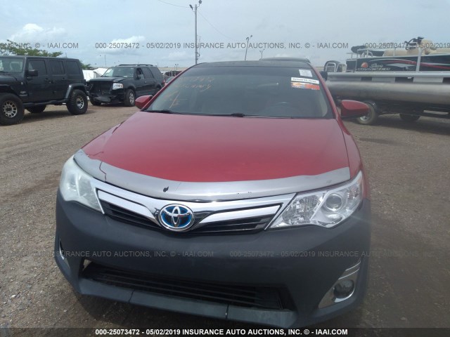 4T1BD1FKXDU063872 - 2013 TOYOTA CAMRY HYBRID/LE/XLE RED photo 6