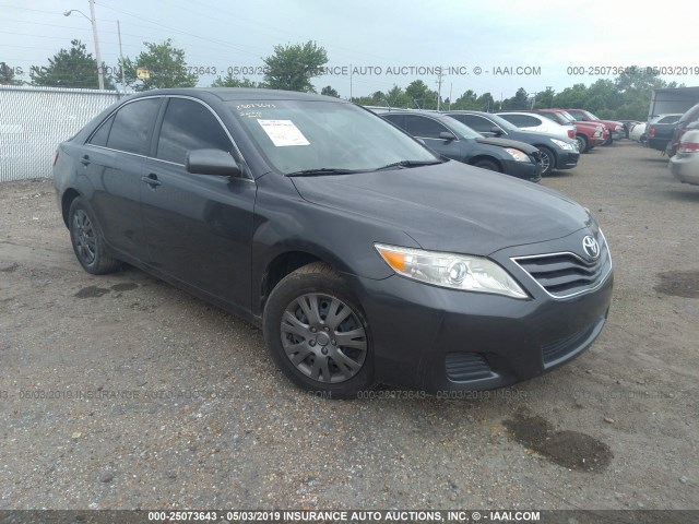 4T1BF3EKXBU768322 - 2011 TOYOTA CAMRY SE/LE/XLE GRAY photo 1