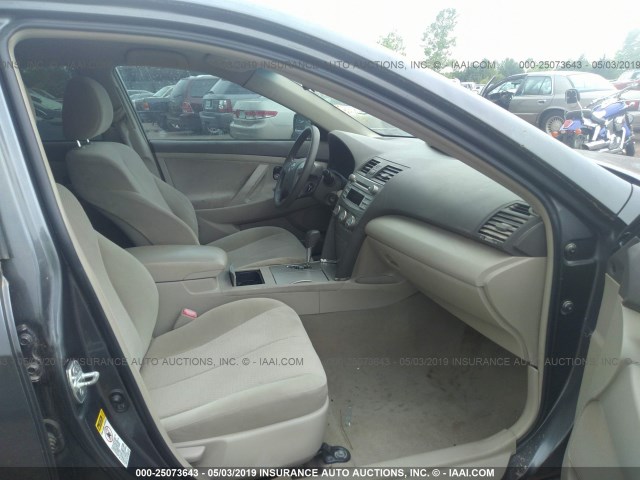 4T1BF3EKXBU768322 - 2011 TOYOTA CAMRY SE/LE/XLE GRAY photo 5