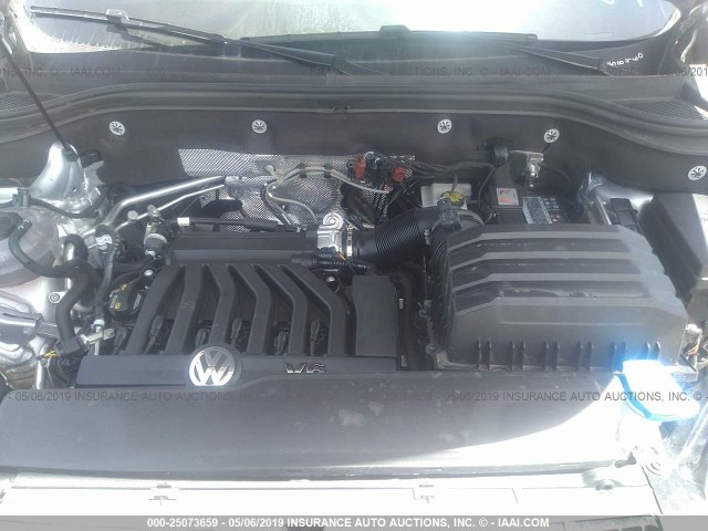 1V2CR2CA1JC568145 - 2018 VOLKSWAGEN ATLAS SE 银色 照片 10