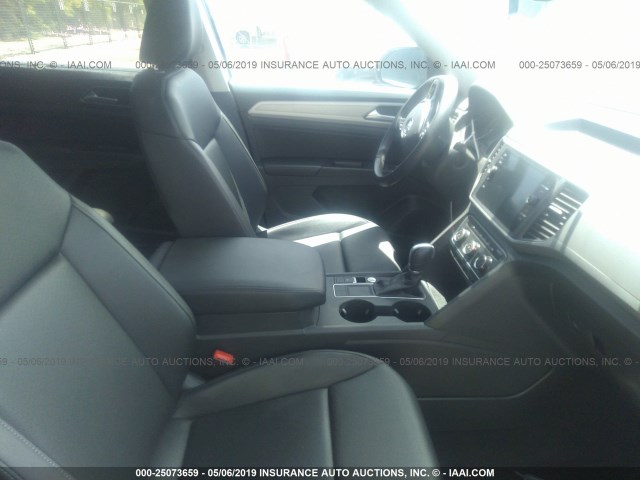 1V2CR2CA1JC568145 - 2018 VOLKSWAGEN ATLAS SE 银色 照片 5