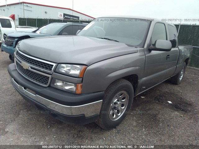 1GCEC19X56Z145929 - 2006 CHEVROLET SILVERADO GRAY photo 2