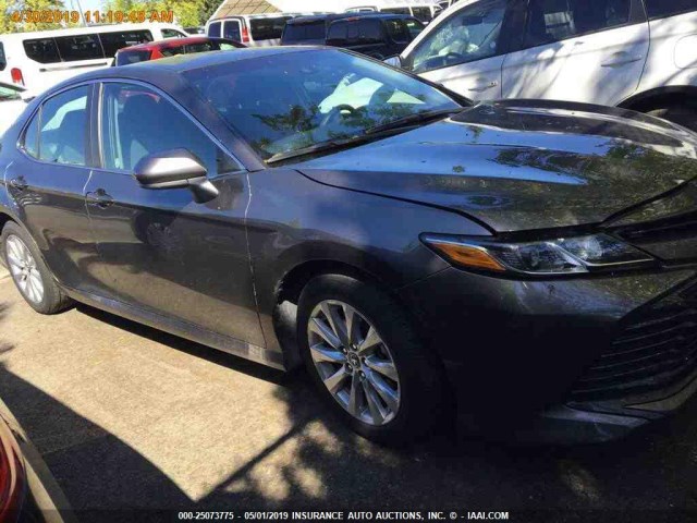 4T1B11HK4JU073251 - 2018 TOYOTA CAMRY L/LE/XLE/SE/XSE GRAY photo 15