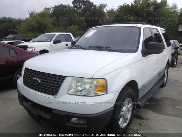 1FMRU15W34LB37447 - 2004 FORD EXPEDITION XLT WHITE photo 2