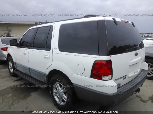1FMRU15W34LB37447 - 2004 FORD EXPEDITION XLT WHITE photo 3