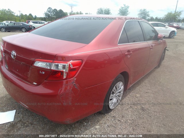 4T1BF1FK4DU678945 - 2013 TOYOTA CAMRY L/SE/LE/XLE 红色 照片 4