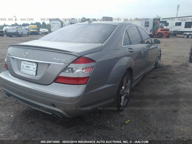 WDDNG86X29A251166 - 2009 MERCEDES-BENZ S 550 4MATIC GRAY photo 4