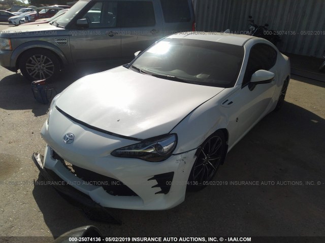 JF1ZNAA12H8703964 - 2017 TOYOTA 86 SPECIAL EDITION WHITE photo 2