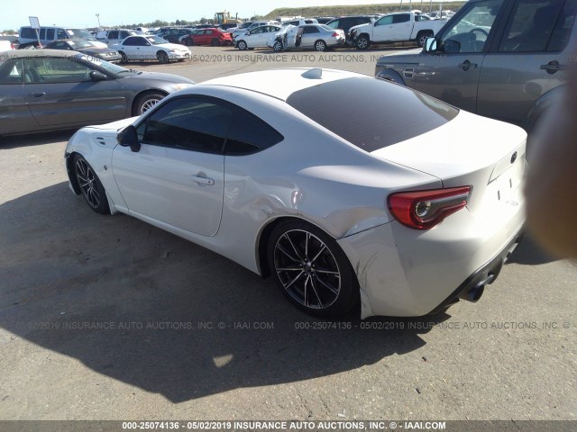 JF1ZNAA12H8703964 - 2017 TOYOTA 86 SPECIAL EDITION WHITE photo 3