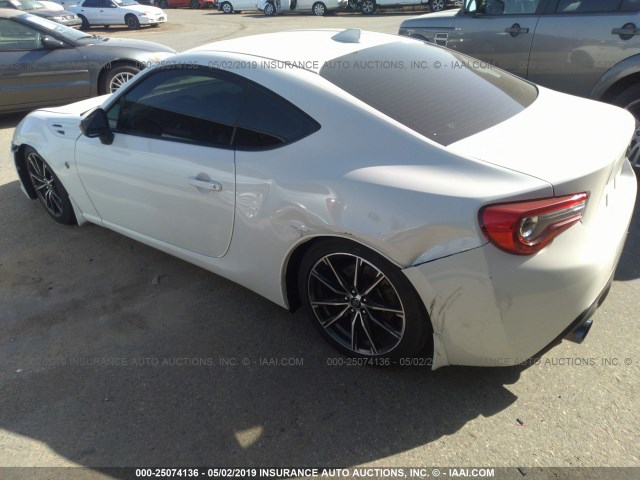 JF1ZNAA12H8703964 - 2017 TOYOTA 86 SPECIAL EDITION WHITE photo 6