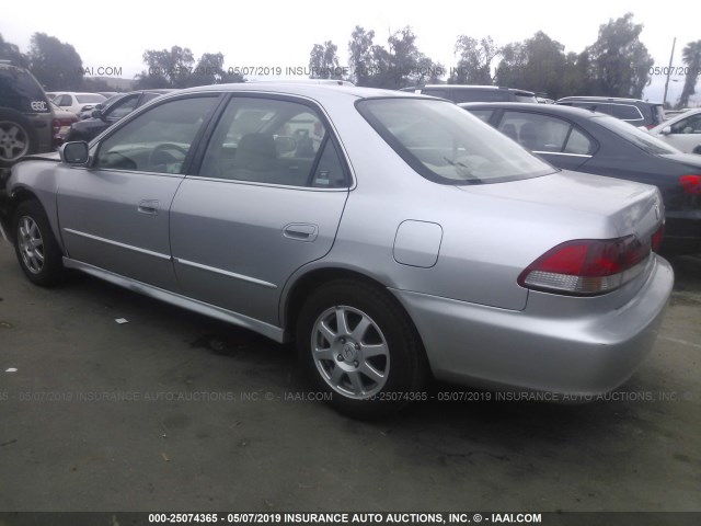 JHMCG66802C001013 - 2002 HONDA ACCORD EX/SE SILVER photo 3