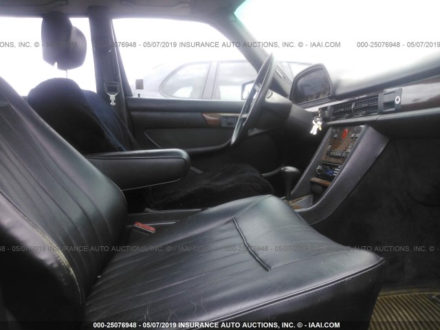 WDBCB20A9DB038637 - 1983 MERCEDES-BENZ 300 SD 浅蓝色 照片 5