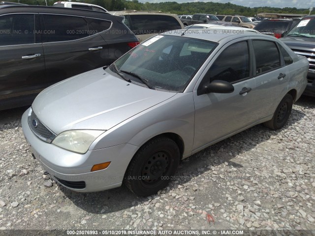 1FAFP34NX7W227528 - 2007 FORD FOCUS ZX4/S/SE/SES SILVER photo 2