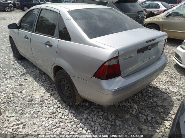 1FAFP34NX7W227528 - 2007 FORD FOCUS ZX4/S/SE/SES SILVER photo 3