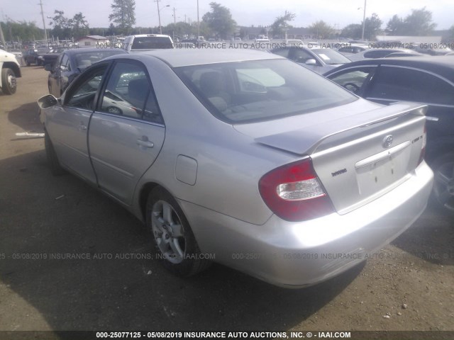 4T1BE32K43U249257 - 2003 TOYOTA CAMRY LE/XLE/SE SILVER photo 3