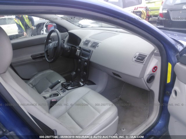 YV1MW382162173024 - 2006 VOLVO V50 2.4I BLUE photo 5