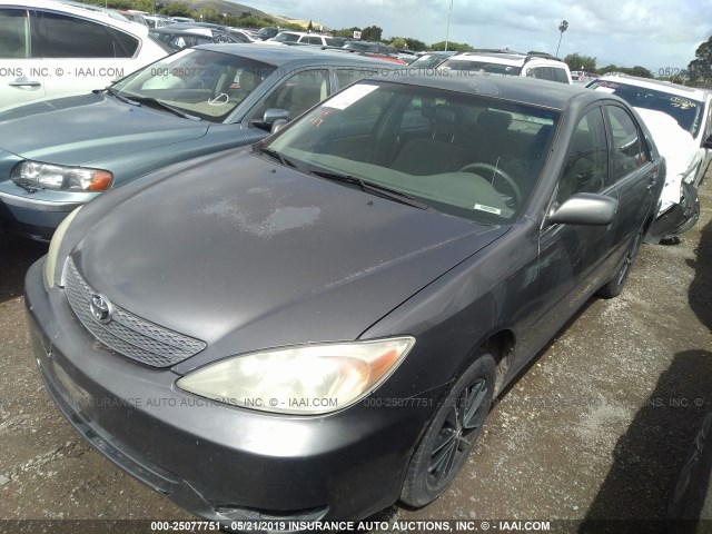 JTDBE32K120116871 - 2002 TOYOTA CAMRY LE/XLE/SE GRAY photo 2