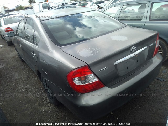 JTDBE32K120116871 - 2002 TOYOTA CAMRY LE/XLE/SE GRAY photo 3