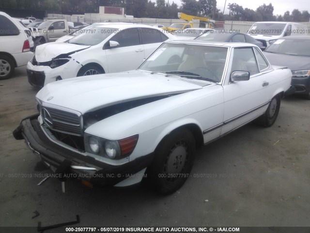 WDBBA48D3KA098697 - 1989 MERCEDES-BENZ 560 SL WHITE photo 2