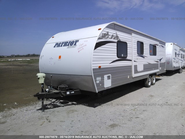 4X4TCKD28BK013320 - 2011 FOREST RIVER OTHER  WHITE photo 2