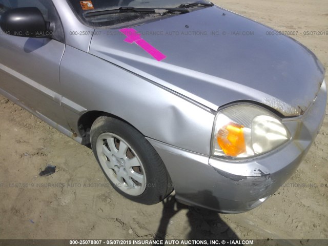 KNADC125956366600 - 2005 KIA RIO SILVER photo 6