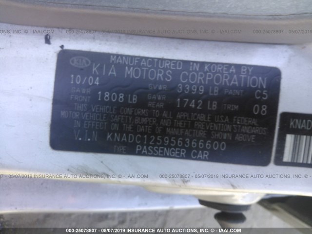 KNADC125956366600 - 2005 KIA RIO SILVER photo 9