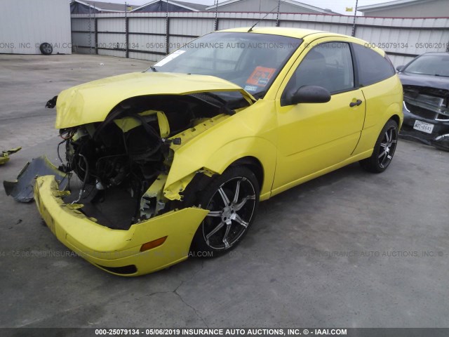 3FAFP31N05R114448 - 2005 FORD FOCUS ZX3 YELLOW photo 2